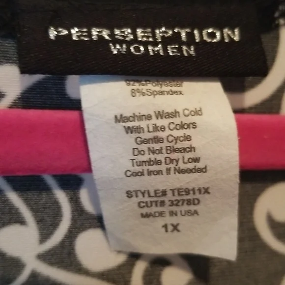 Plus size casual top 1X - Picture 3 of 3